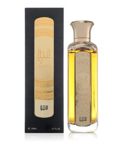⁨ عطر سُمو – 200 مل 💛 من توقيع دار عتيج للفخامة والتميز 👑 🌲 مقدمة: خشب الأرز – خشب الغابات – اللابدانوم 🌸 قلب: خشب الكشمير – الباتشولي – خشب الصندل 🌌 قاعدة: العود – العنبر – المسك ✔️ عطر للجنسين ✨ 💎 حجم فاخر 200 مل⁩